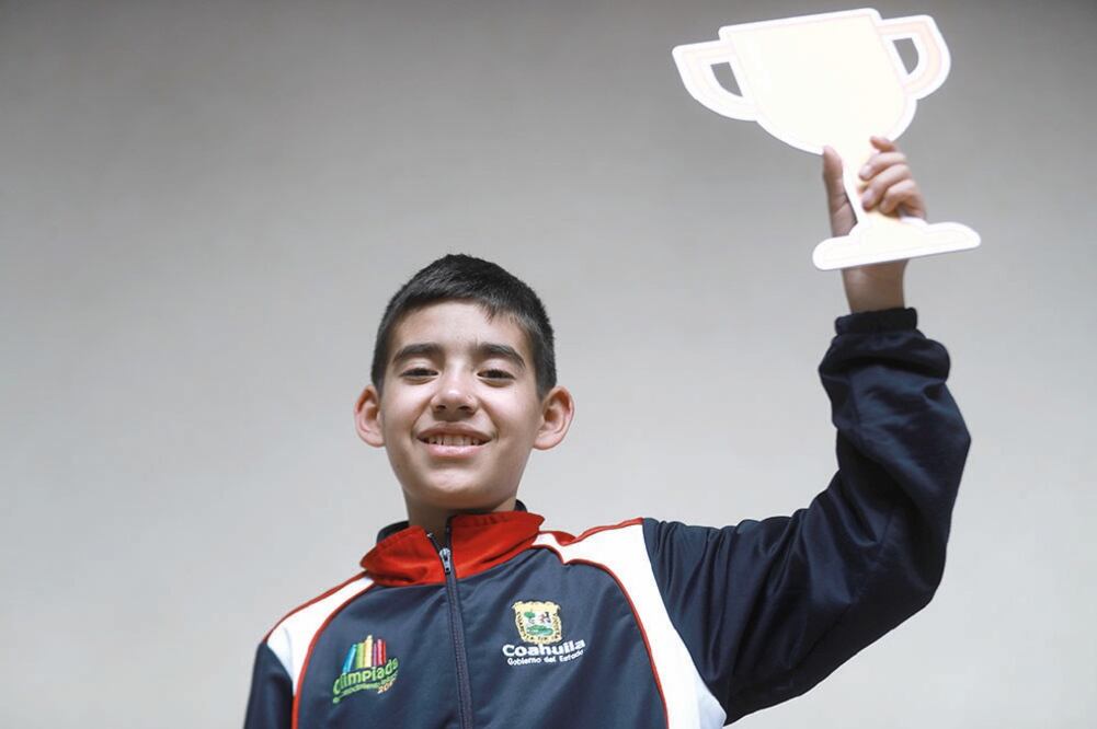 Andrés Emiliano, originario de Coahuila, visitará Los Pinos y conocerá al presidente Enrique Peña Nieto después de haberse ganado el reconocimiento como el alumno con el mejor examen de la Olimpiada del Conocimiento Infantil (ALEJANDRA LEYVA. EL UNIVERSA)