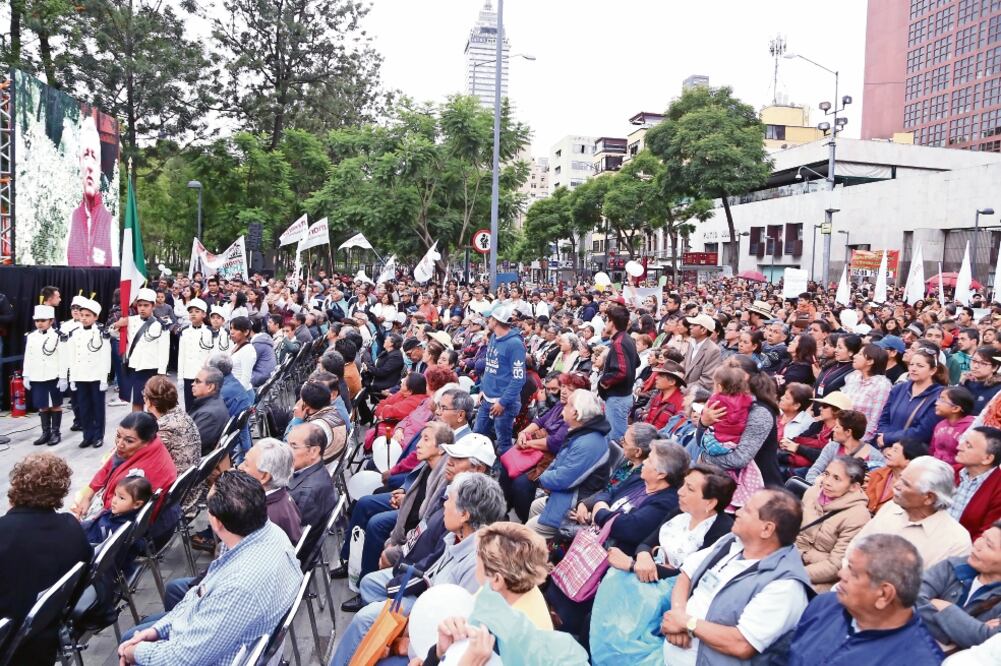El primer informe de Morena se llevó a cabo en el Hemiciclo a Juárez, en la Alameda Central, donde se opusieron al recorte propuesto por la federación (BERENICE FREGOSO. EL UNIVERSAL)