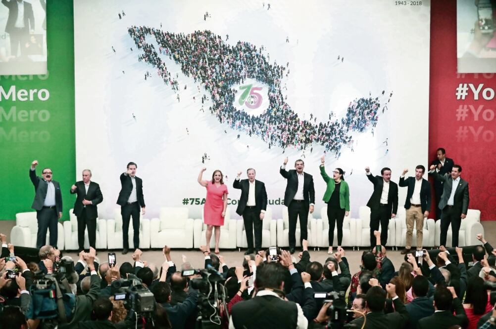 En la celebración del 75 aniversario de la Confederación Nacional de Organizaciones Populares, ayer, José Antonio Meade dijo que su trabajo explica lo que es y lo que tiene, y que con ello llegará ante el electorado (ALEJANDRA LEYVA. EL UNIVERSAL)