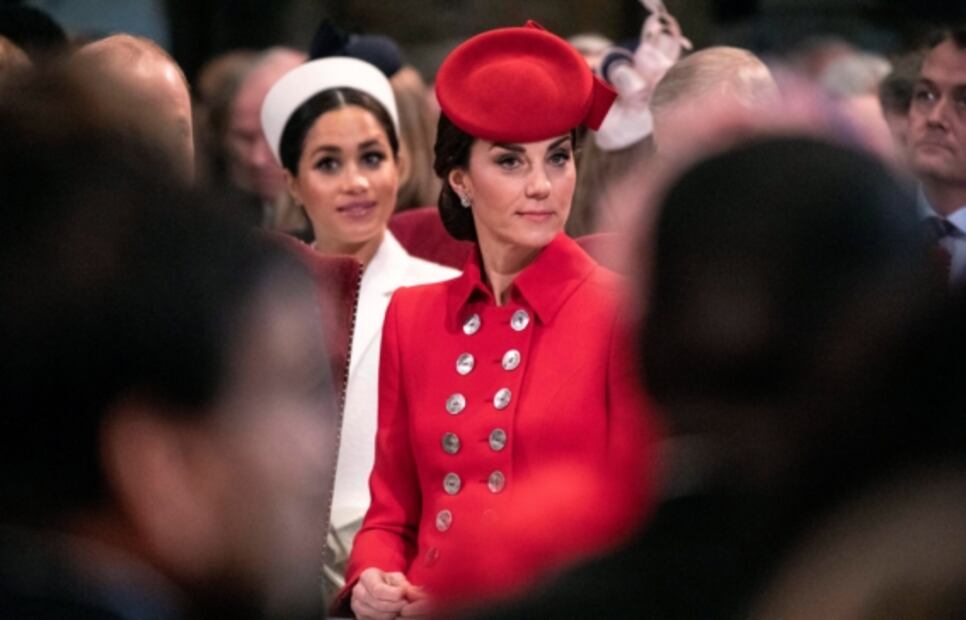 Kate Middleton sorprende en Londres con su look en rojo