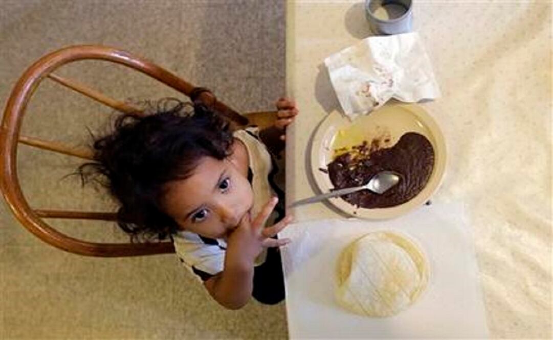 Alexia, a 2-year-old immigrant who entered the U.S. illegally with her mother from Honduras, eats breakfast at a respite house in San Antonio. (Photo: AP)