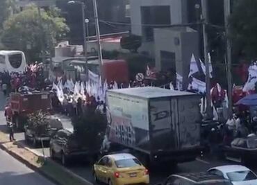 Por más de seis horas bloquean Constituyentes