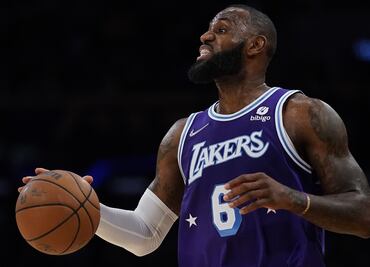LeBron James regresa y explota contra la NBA