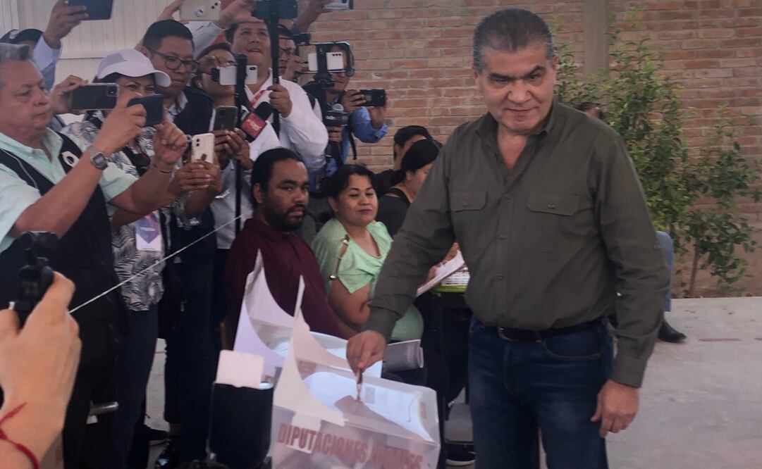 El gobernador Miguel Riquelme vota en las elecciones de Coahuila. Foto: Especial