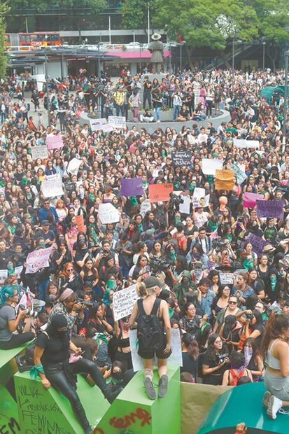 Marcha contra violencia de género acaba en vandalismo