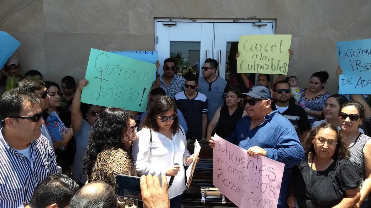 La familia de Alexis exigió la renuncia del secretario de Seguridad Pública, Adolfo García Morales (Foto: Cortesía Eduardo Flores)