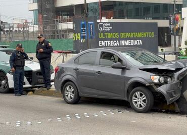 Hombre muere prensado en su vehículo; choca en la carretera México-Toluca por exceso de velocidad