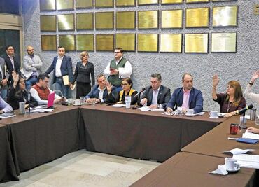 Posponen diputados debate para destitución de El Bronco