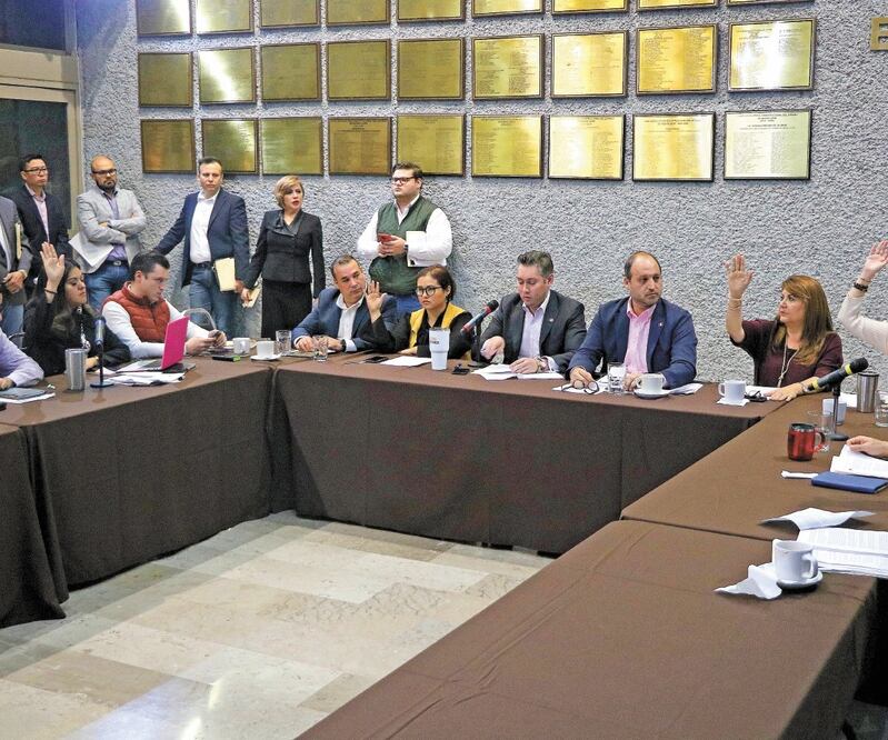 Las bancadas de los diferentes partidos sólo aprobaron diferir en comisiones la propuesta para destituir al gobernador de Nuevo León. EMILIO VÁZQUEZ. EL UNIVERSAL