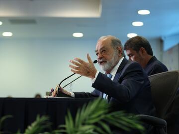 Slim califica de irracional postura de EU frente al narcotráfico; critica ausencia de militares en su frontera