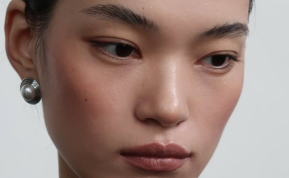 Tendencia anti-blush en el maquillaje. Foto: Instagram @mua_a_jin