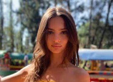 Emily Ratajkowski baila al ritmo de marichi en Xochimilco