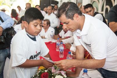 Niega Murat uso de fondos de Prospera