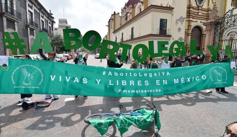 Colectivos feministas entregan propuesta para legalizar el aborto en el Estado de México