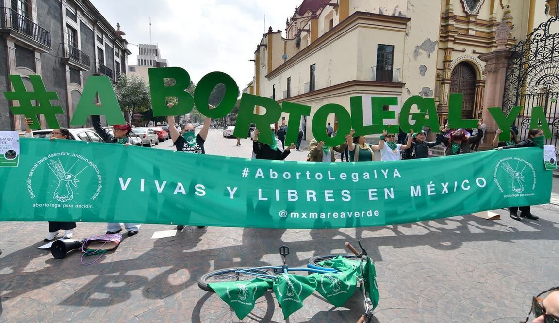 Colectivos feministas entregan propuesta para legalizar el aborto en el Estado de México. Foto: Arturo Hernández