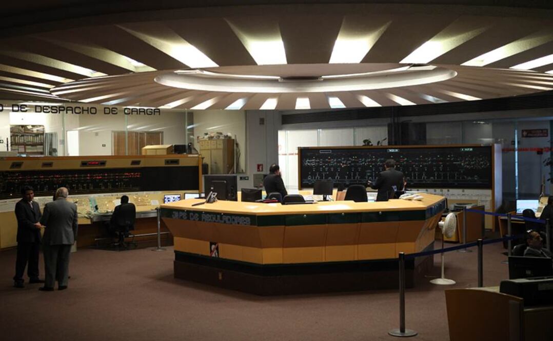 Es el cerebro del Metro de la ciudad de México. Son tableros de ocho metros de longitud que vigilan a distancia la operación de cada una de las 12 líneas que integran el Sistema de Transporte Colectivo (STC). 