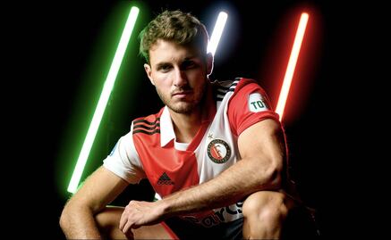 El impedimento que tiene Santiago Giménez para poder jugar con el Feyenoord