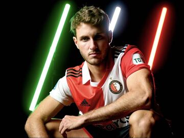 El impedimento que tiene Santiago Giménez para poder jugar con el Feyenoord