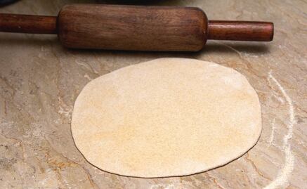 Hija de Doña Ángela comparte receta de tortillas de harina