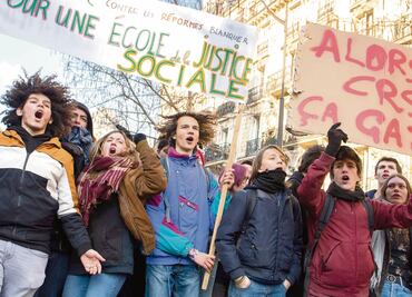 Chalecos amarillos, decididos a protestar hoy en Francia
