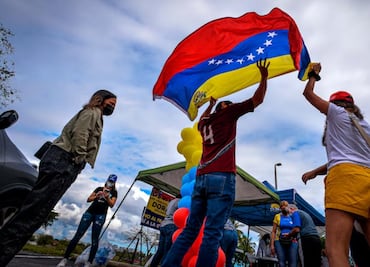 Juez bloquea fin del TPS para inmigrantes; acusa a Noem abuso de autoridad, su decisión es "arbitraria y caprichosa"