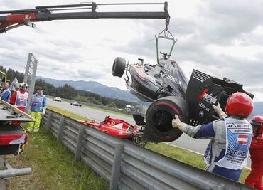 Alonso y Raikkonen, ilesos tras fuerte choque