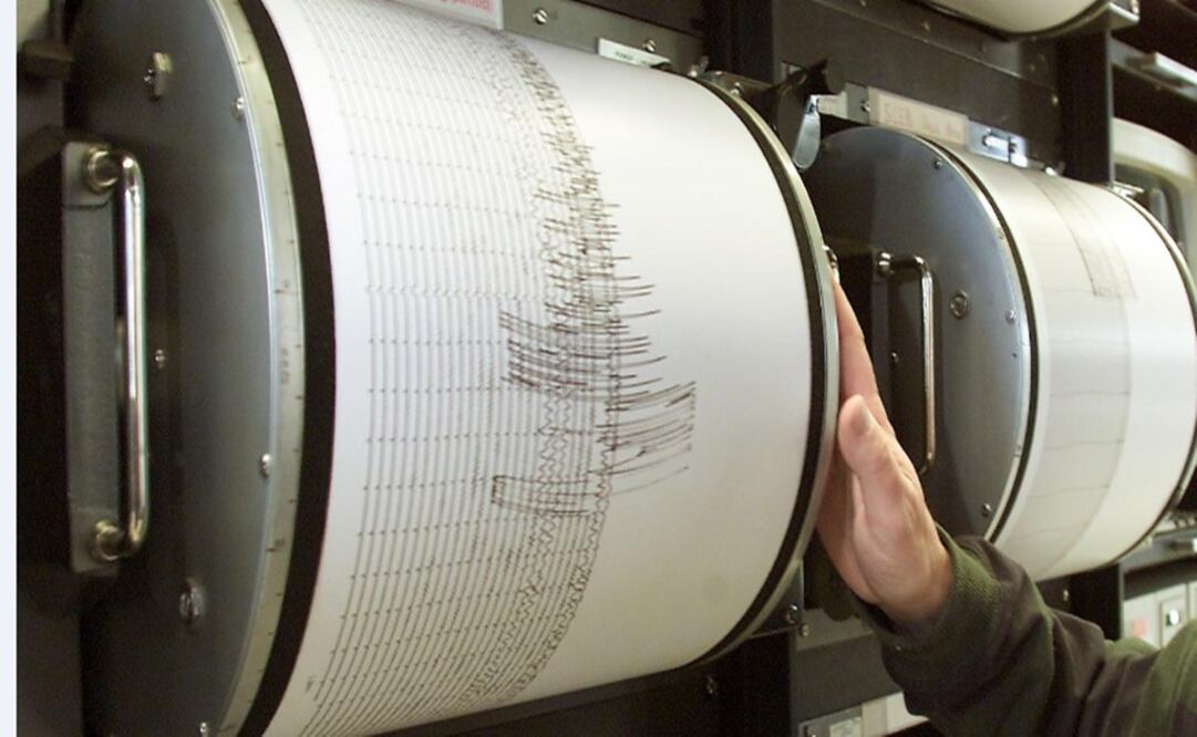 Seismograph chart - Photo: Victoria Times/AP