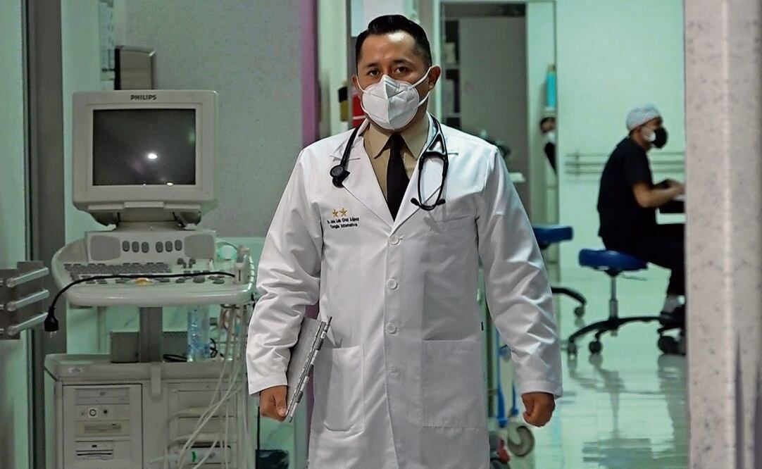 El médico de la Sedena recordó que cuando se dio fin a la pandemia se emocionó, pero estaba conciente de que el virus aún es una amenaza. Foto: Julio Suarez / EL UNIVERSAL