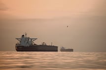 Trump afirma que EU interceptó buque iraní en Golfo de Omán; Marines toman control tras intento de romper bloqueo