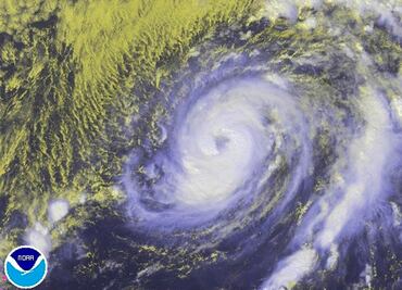 "Nicole" se fortalece a categoría de huracán frente a Bermudas