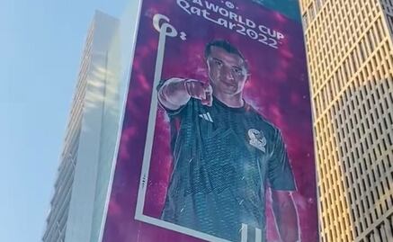 Andrés Guardado ya está en Qatar; su imagen adorna un lujoso edificio en Doha