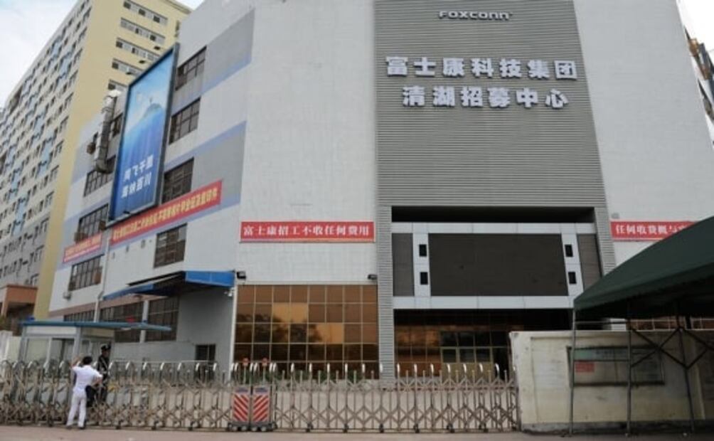 China confina zona donde está la mayor fábrica mundial de iPhone