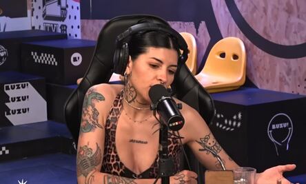 Esto dijo Cazzu en el podcast del que Nodal habló en su entrevista con Adela Micha