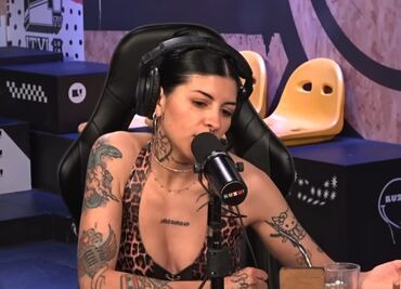 Esto dijo Cazzu en el podcast del que Nodal habló en su entrevista con Adela Micha