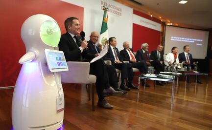Presentan a REK, la primera robot en la Secretaría de Relaciones Exteriores 