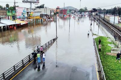 Se desborda río y anega a 27 casas afectadas