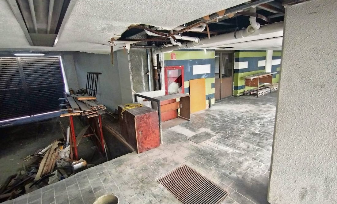 Decenas de huecos incluso en paredes
dejan al descubierto tuberías y estructuras internas del inmueble. Foto: Fernanda Rojas / EL UNIVERSAL