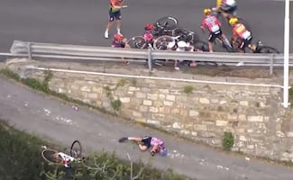 La ciclista Debora Silvestri sufrió espeluznante caída en la Milán-San Remo
