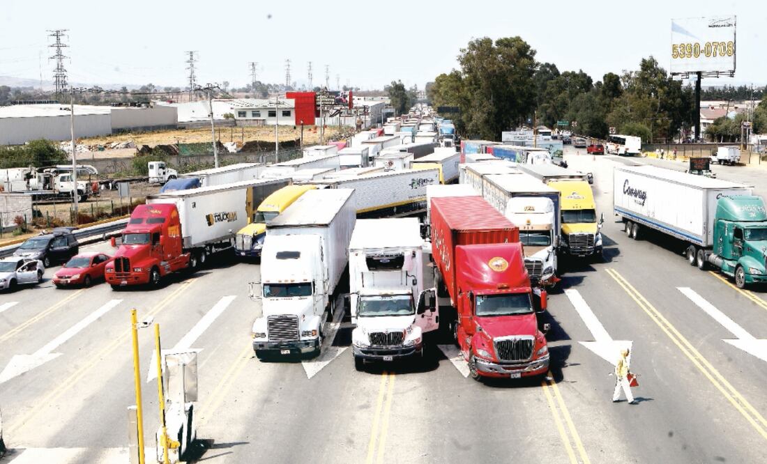De acuerdo con la ANPACT, las nuevas regulaciones para el sector transportista afectarán la venta de camiones. (ARCHIVO EL UNIVERSAL)