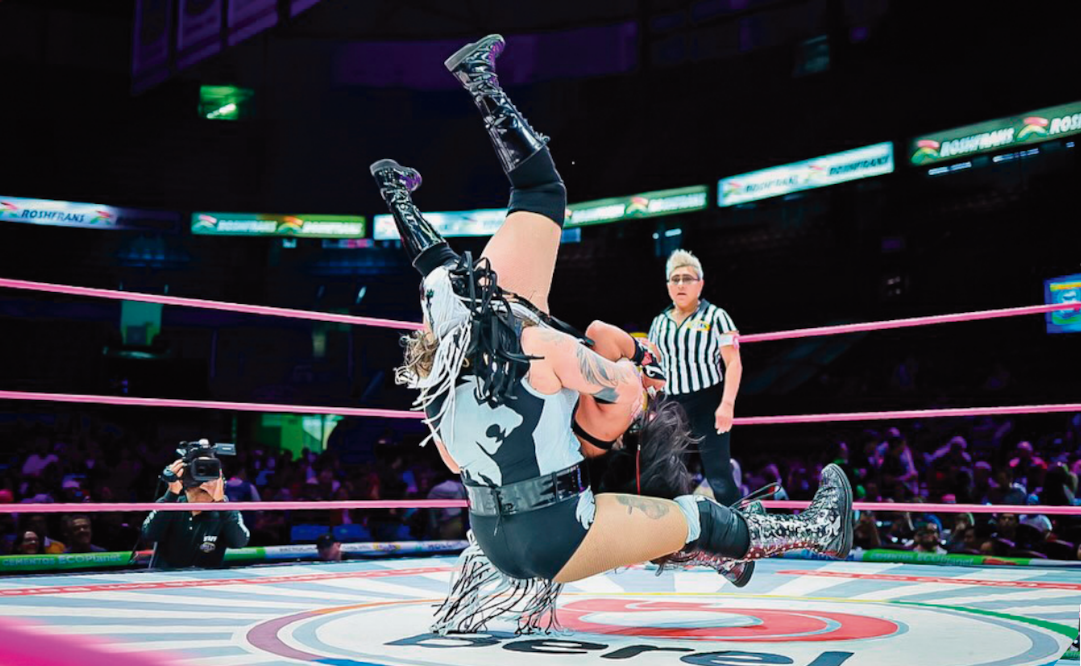 Vaquerita sueña con hacer historia; quiere ser referí de luchas de hombres en la Arena México - Foto: Especial