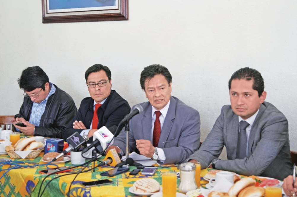 Reclamo. Representantes de la empresa alegaron que 365 trabajadores resultaron afectados por la cancelación (JORGE ALVARADO. EL UNIVERSAL)