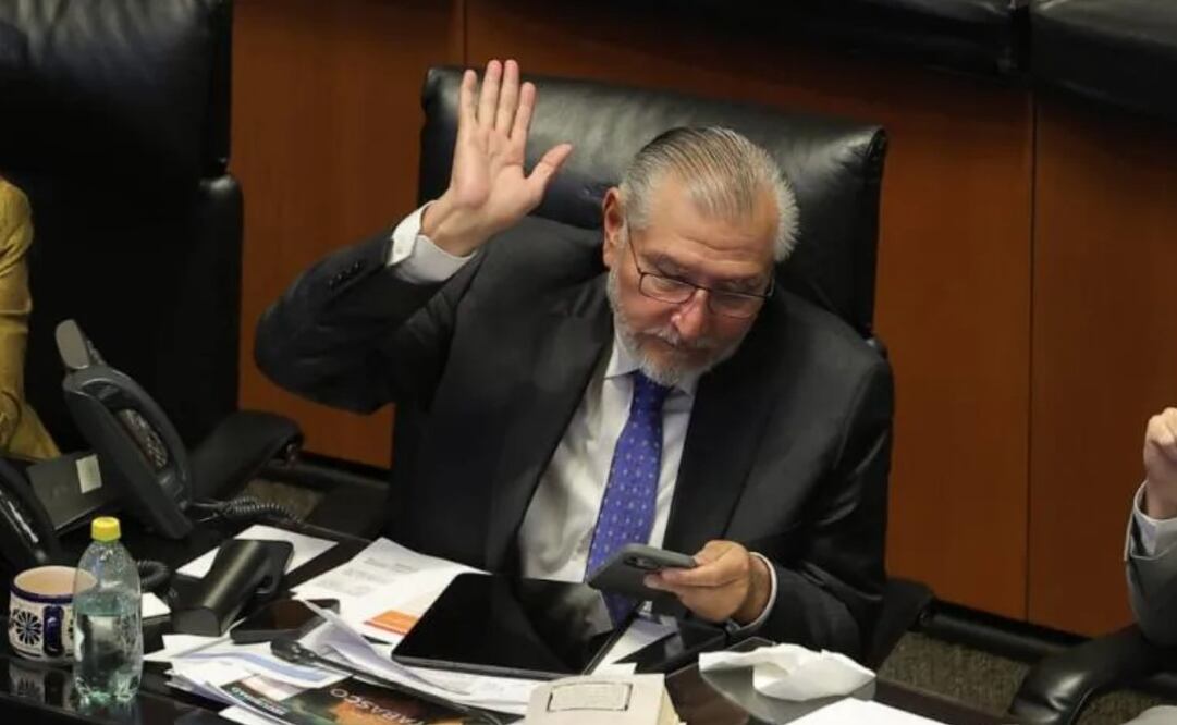 El senador Adán Augusto López durante la sesión de la Comisión Permanente en el Senado (23/07/25). Foto: Gabriel Pano/ EL UNIVERSAL