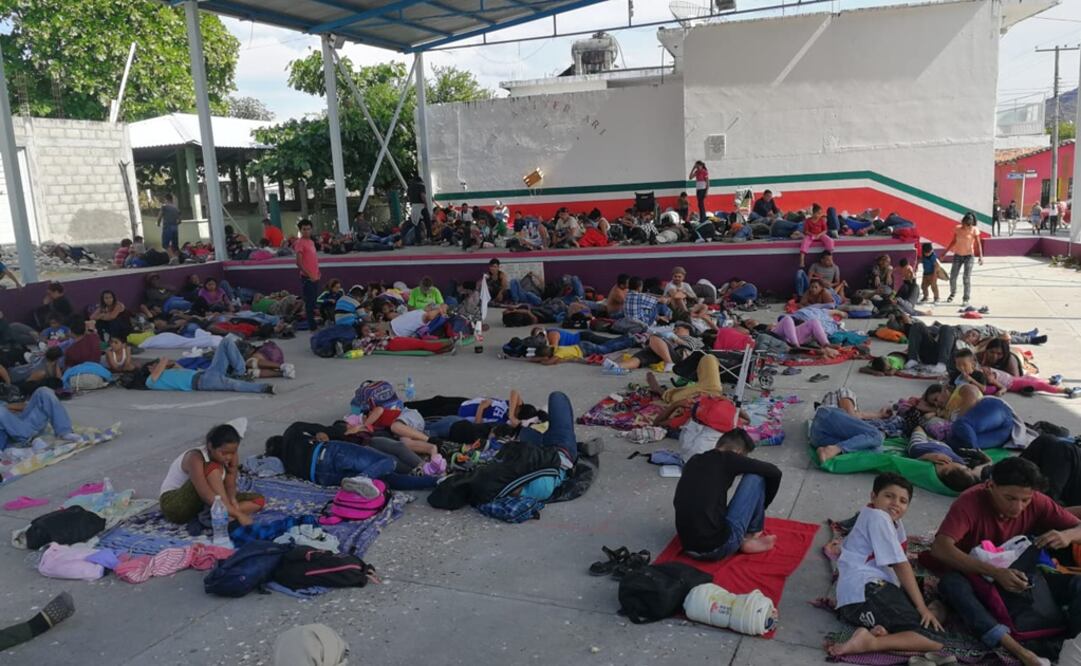 Los migrantes se instalaron en el parque central, las calles, la iglesia y el auditorio municipal (Foto: Roselia Chaca / EL UNIVERSAL)