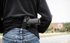 VIDEO Hombre embiste con su auto una sinagoga en Michigan y es abatido; hay una persona herida