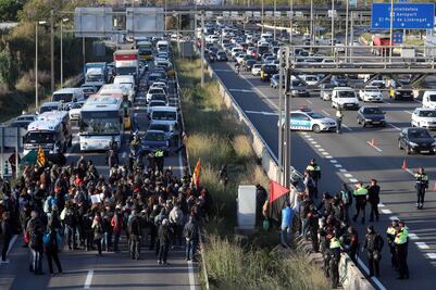 Independentistas catalanes bloquean carreteras en jornada de protestas