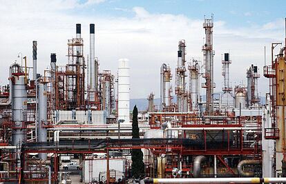 Indaga PGR explosión en la refinería de Pemex de Salamanca 