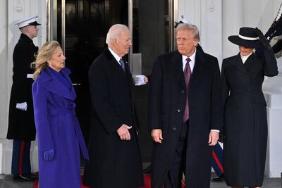 Trump y Melania llegan a la Casa Blanca antes de investidura; los reciben Joe y Jill Biden para tomar el té