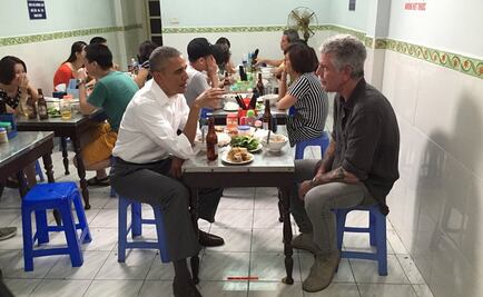 Obama cena con Anthony Bourdain en visita a Vietnam