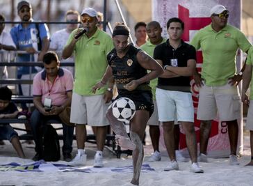 Ronaldinho cobró 300 mil dólares por divertirse en Cancún