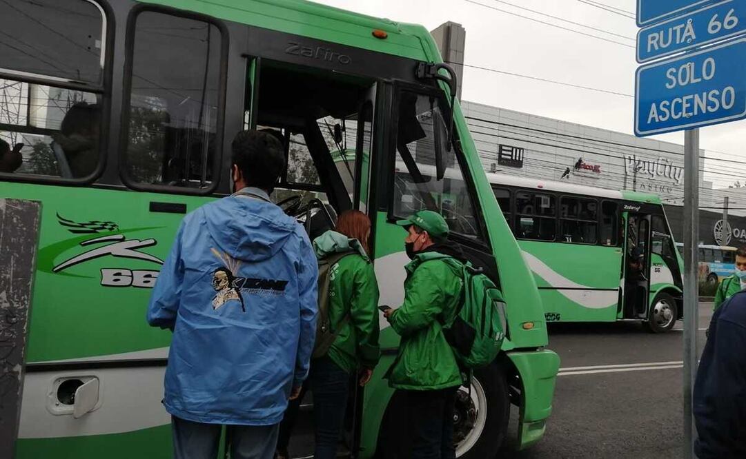 Una ciudadana emitió su queja de que elevaban la tarifa autorizada. Foto: Especial 
